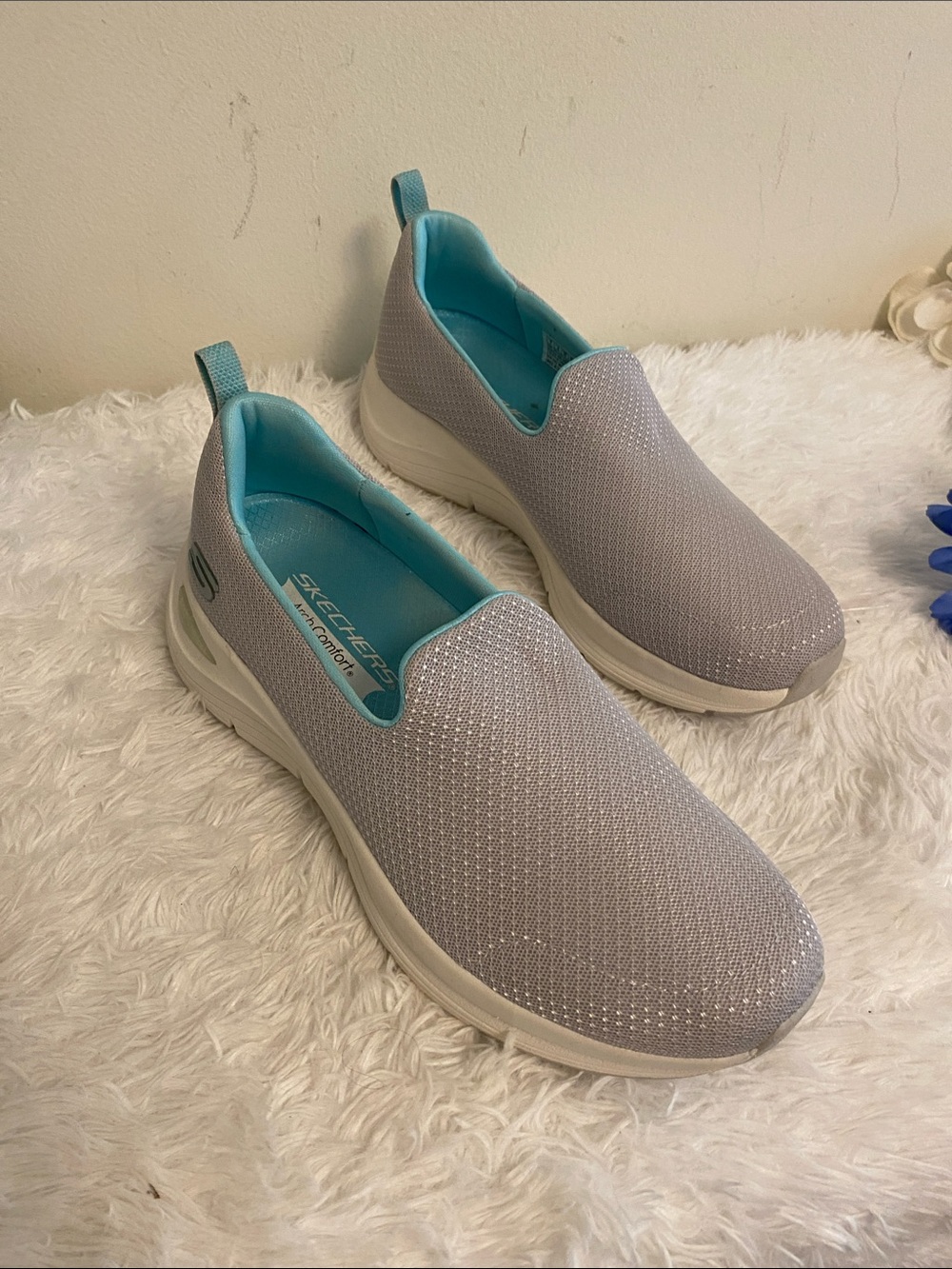 Skechers Light Gray Slip-On Sneakers with Teal Interior
